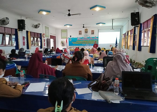 SMA Negeri 1 Sei Suka mengadakan workshop Poster