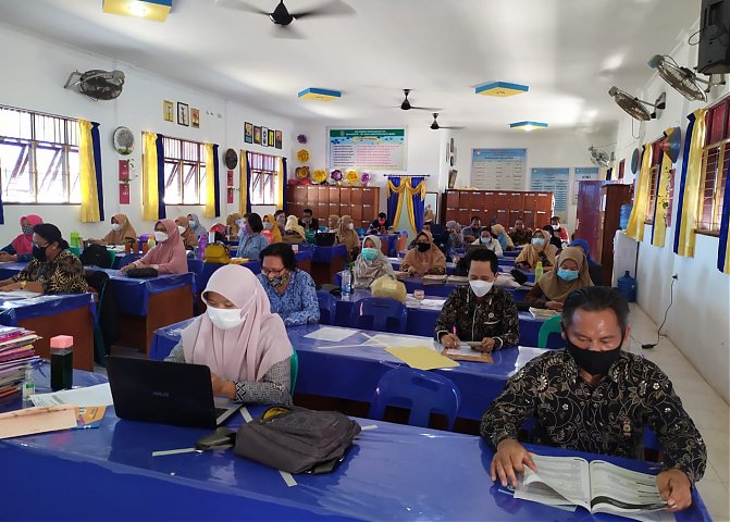 Rapat Kerja Awal Tahun Pelajaran 2021/2022 Poster