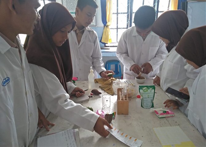Laboratorium Fisika Poster
