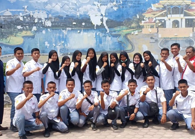 Palang Merah Remaja Poster