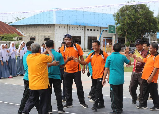 SMAN 1 Sei Suka dan SMA Mitra Inalum Perketat Silaturahmi Dengan Olarahga Bersama Poster